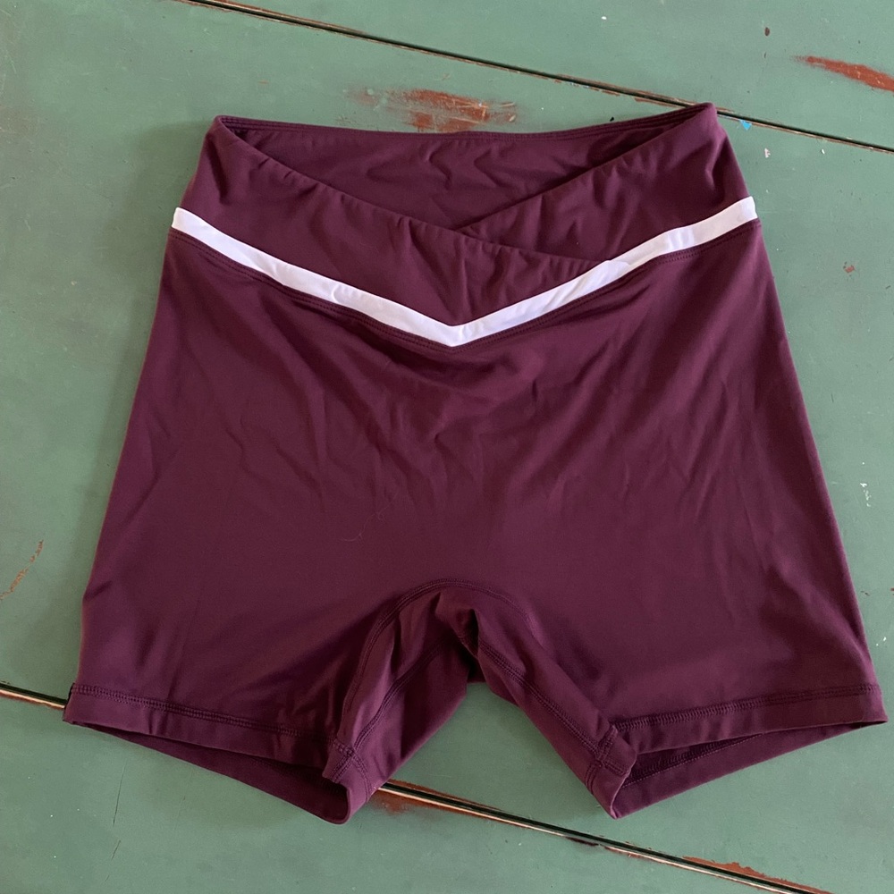 New HypermorphX Workout Shorts Women’s Size L - Burgundy